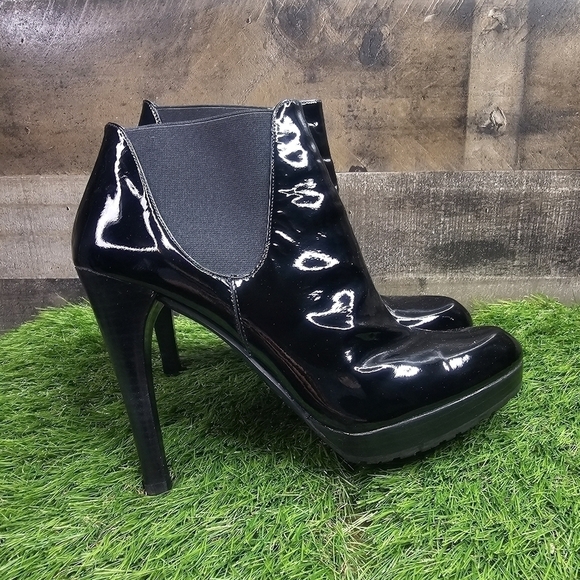 STUART WEITZMAN Patent Leather Chelsea Boots size 9.5 - Picture 3 of 11